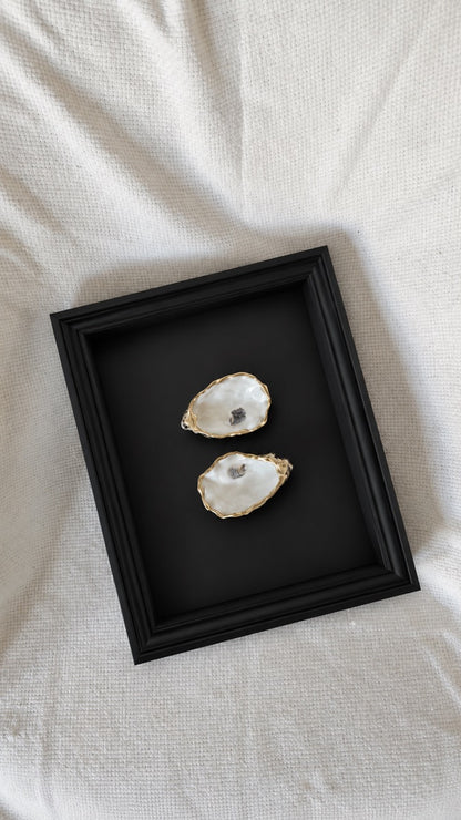 Gouden Oester in Lijst - Zwart