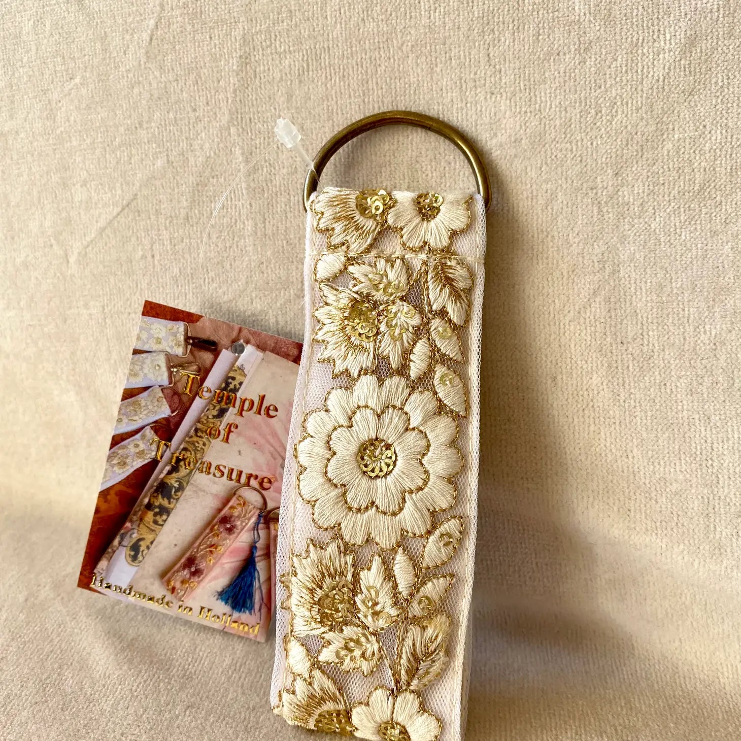 Golden Glow White Keycord