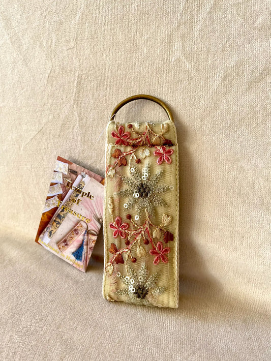 Helena in Sage Keycord